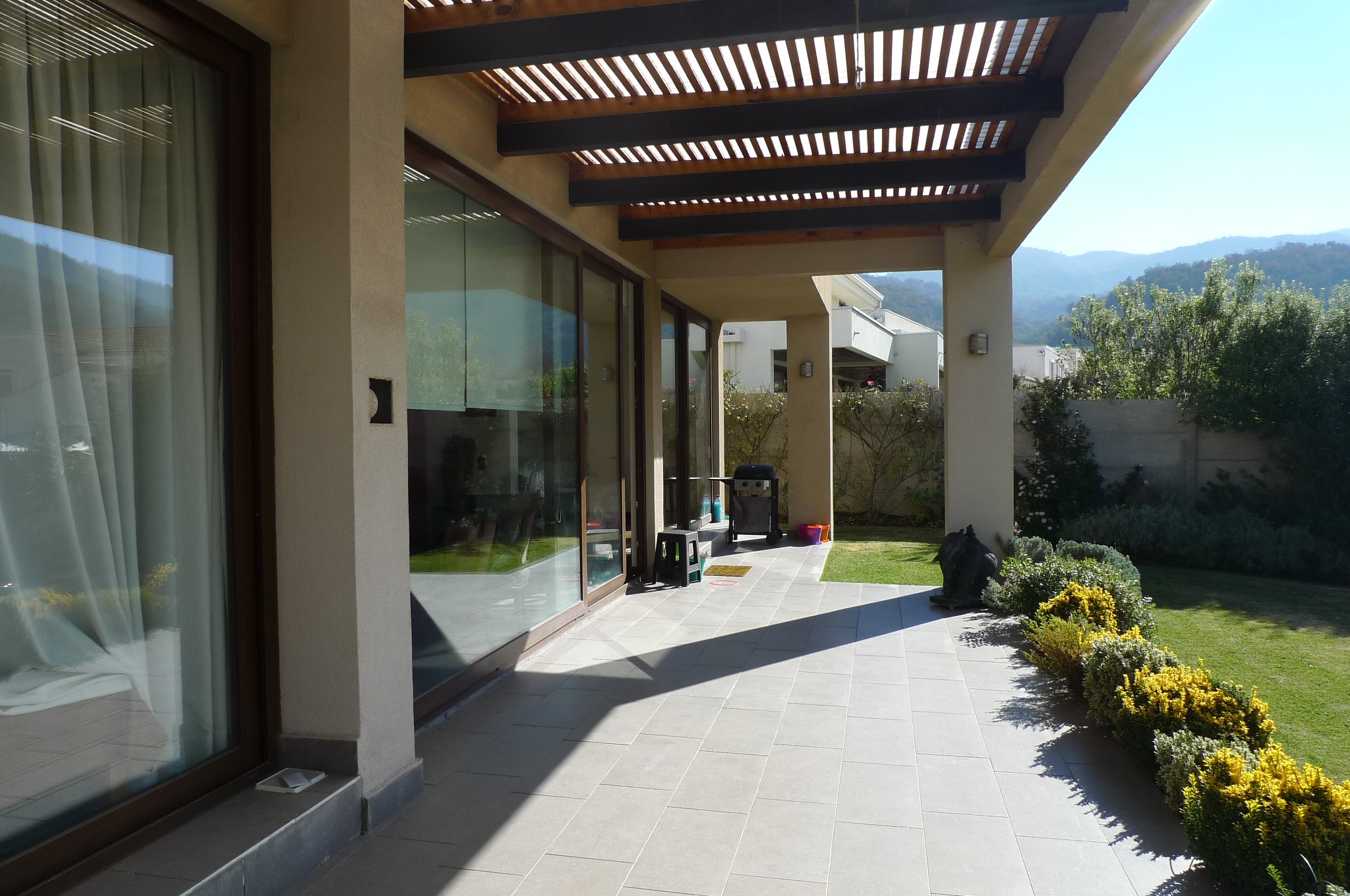 Cerca del  colegio Montetabor